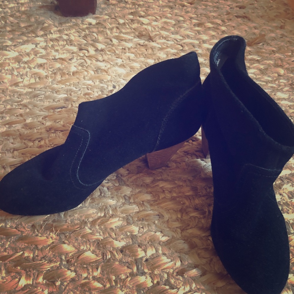 Steve Madden black low ankle booties